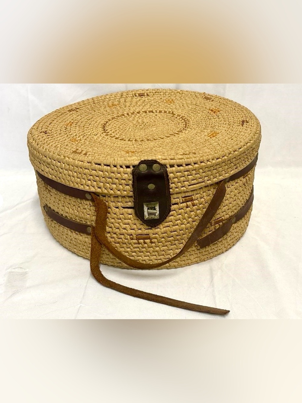 VTG Round Woven Wicker Picnic-Travel Bag Leather Straps, Fabric Interior & Metal